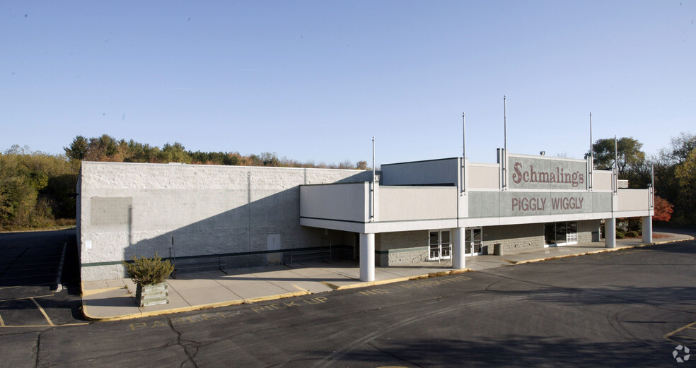 690 W State St, Burlington, WI for sale - Primary Photo - Image 1 of 4