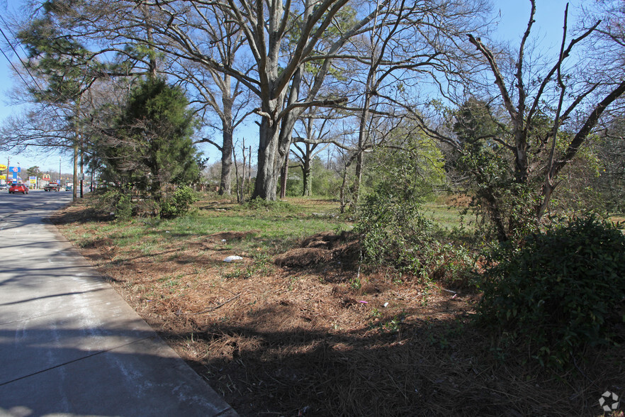 1000 Sugar Creek Rd, Charlotte, NC for sale - Primary Photo - Image 1 of 1