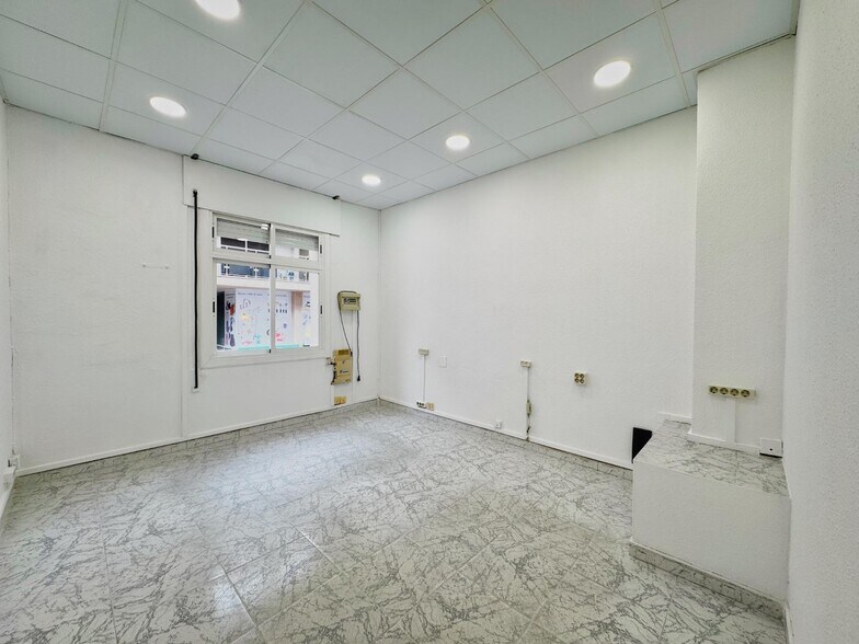 Office in Sant Andreu de la Barca, Barcelona to rent - Primary Photo - Image 1 of 1