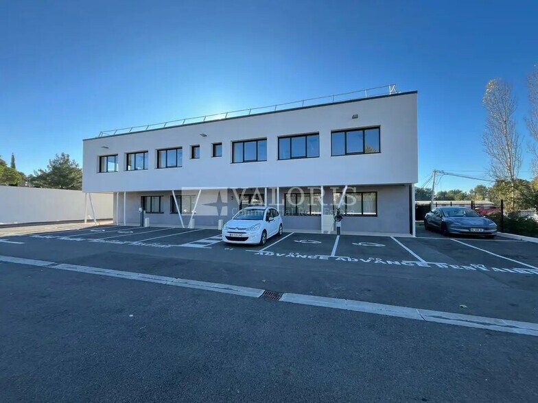 Retail in Éguilles to rent - Building Photo - Image 2 of 20