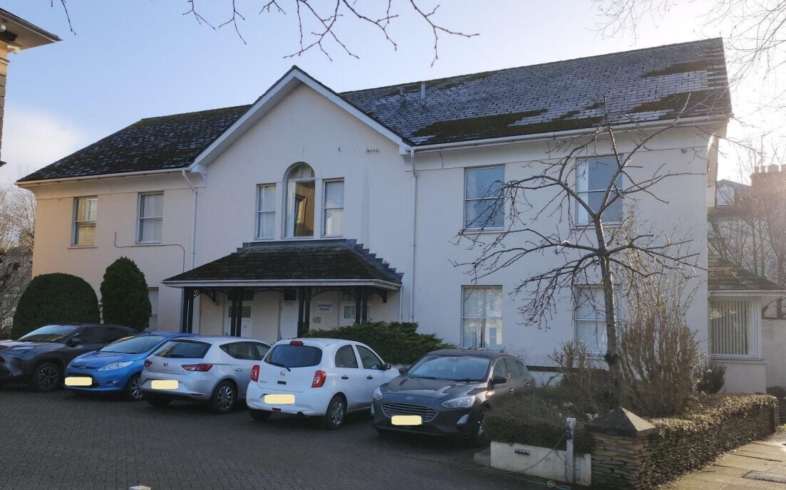 Parabola Rd, Cheltenham to rent Building Photo- Image 1 of 2