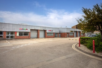 87C Whitby Rd, Slough to rent Building Photo- Image 2 of 2