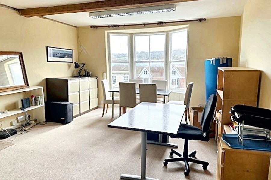 121-124 High St, Marlborough to rent Interior Photo- Image 1 of 5