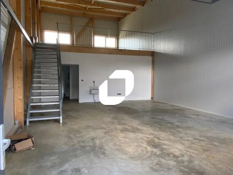 6 Avenue Louis Pasteur, Maurepas to rent - Interior Photo - Image 2 of 7