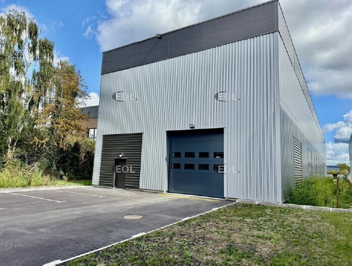 Industrial in Trappes for sale - Building Photo - Image 1 of 9