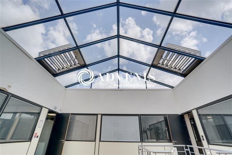 Light Industrial in Villiers-sur-Marne to rent - Interior Photo - Image 2 of 7