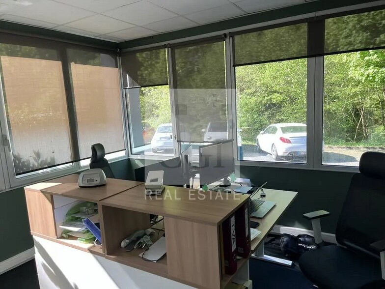 Office in Lissieu for sale - Building Photo - Image 2 of 12