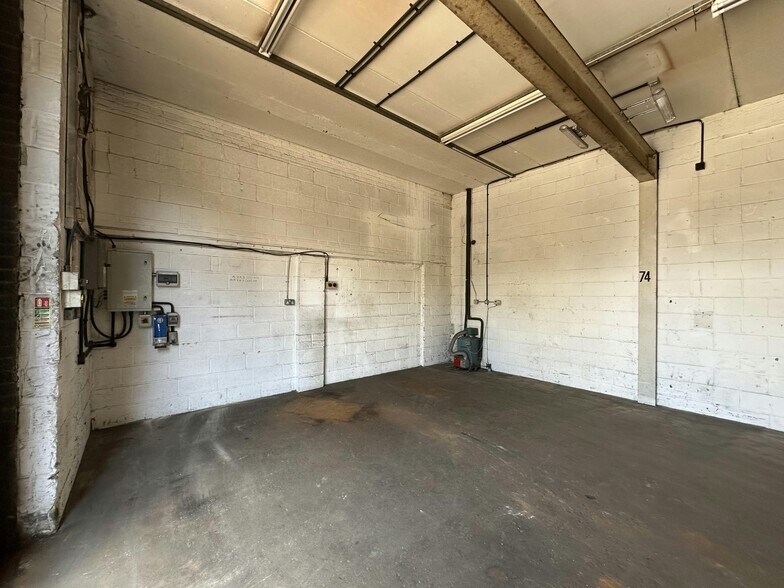 Thame Rd, Haddenham to rent - Building Photo - Image 3 of 6