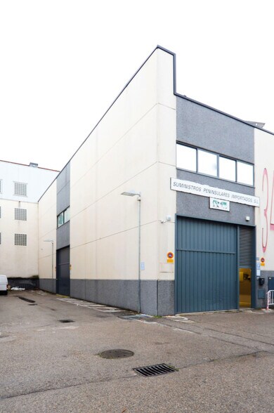 Industrial in Alcorcón, Madrid to rent - Building Photo - Image 1 of 5