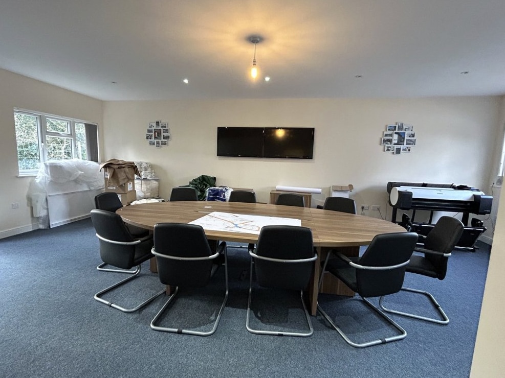 St Piers Ln, Lingfield to rent Interior Photo- Image 1 of 3