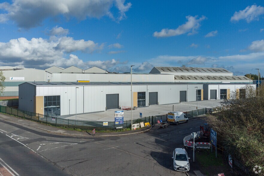 Peartree Ln, Dudley to rent - Building Photo - Image 3 of 6