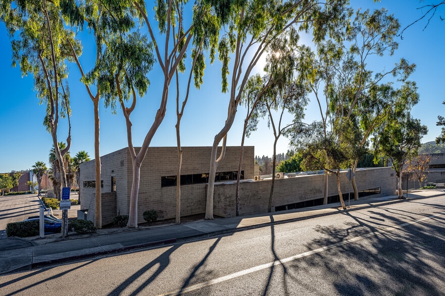 145 Thunder Dr, Vista, CA for sale - Building Photo - Image 2 of 15