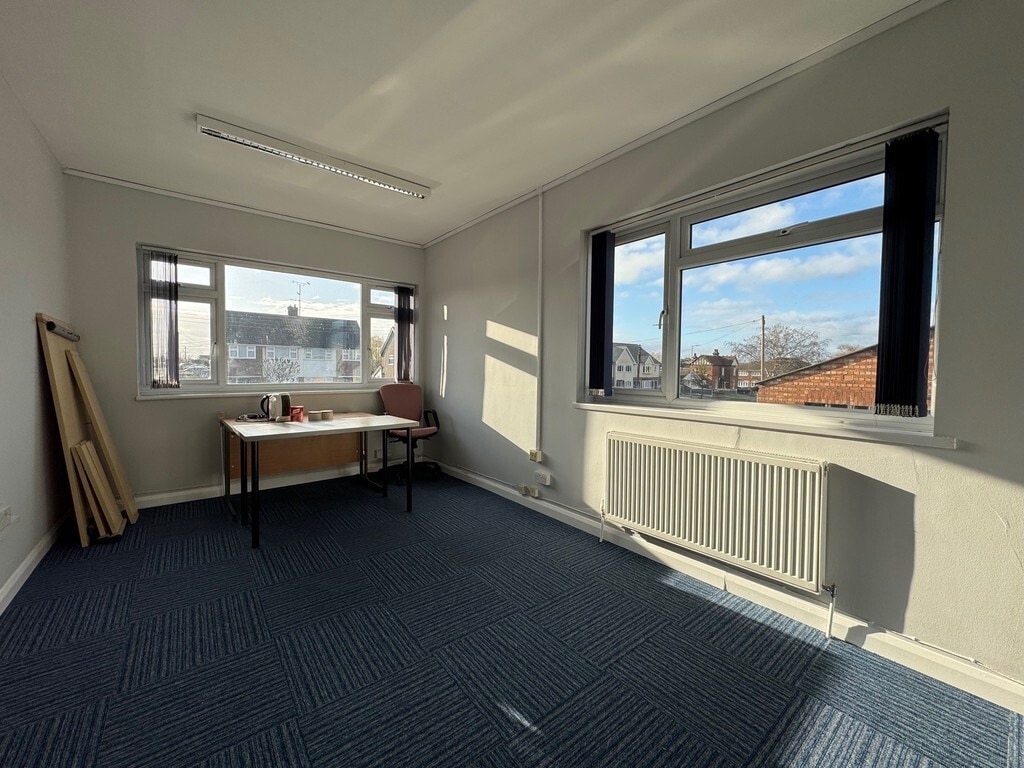 251-255 Church Rd, Benfleet to rent Interior Photo- Image 1 of 2