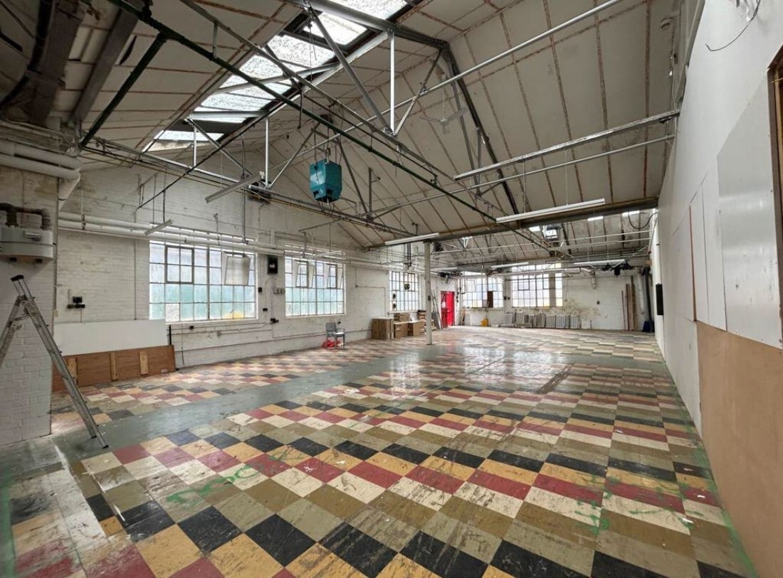 Eastern Av, Dunstable, BDF LU5 4JY - Unit 1 -  - Interior Photo - Image 1 of 2