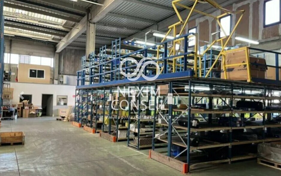 Light Industrial in Gennevilliers to rent - Interior Photo - Image 2 of 3