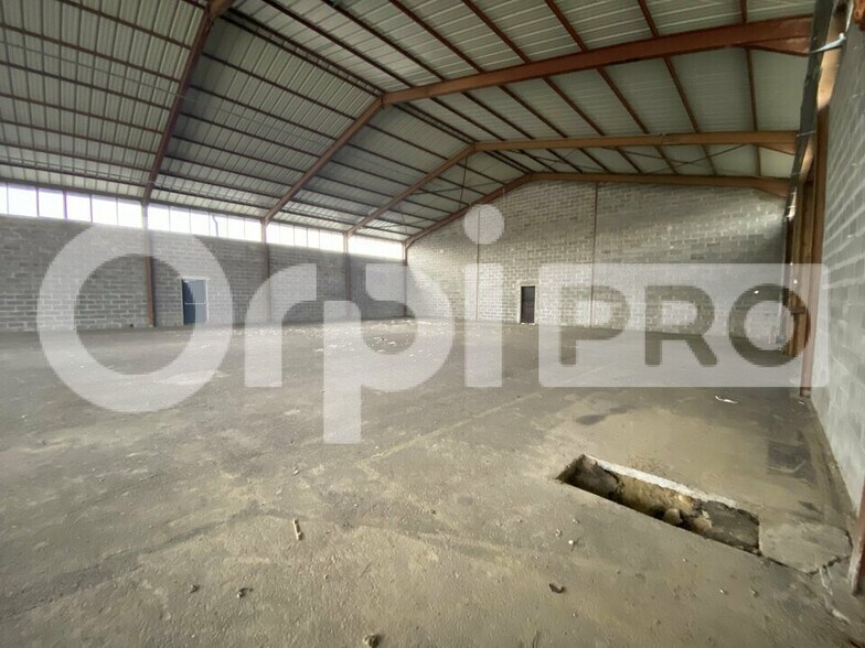 Light Industrial in CIVRIEUX-D'AZERGUES to rent - Interior Photo - Image 2 of 3