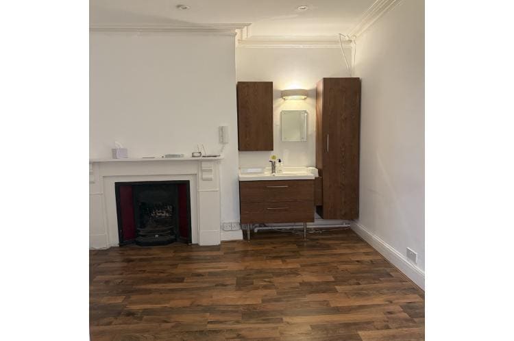 13 Waterloo Rd, Wolverhampton to rent Interior Photo- Image 1 of 3