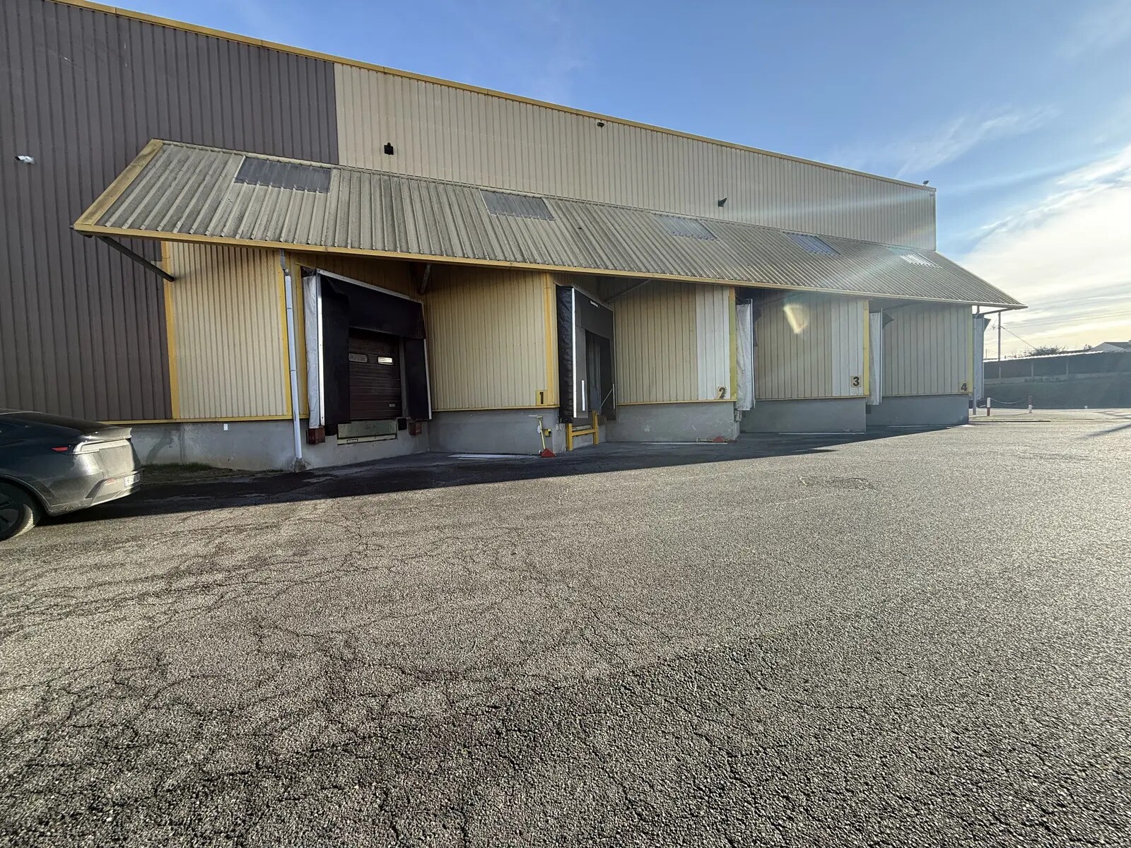 Light Industrial in Argenteuil to rent Primary Photo- Image 1 of 10