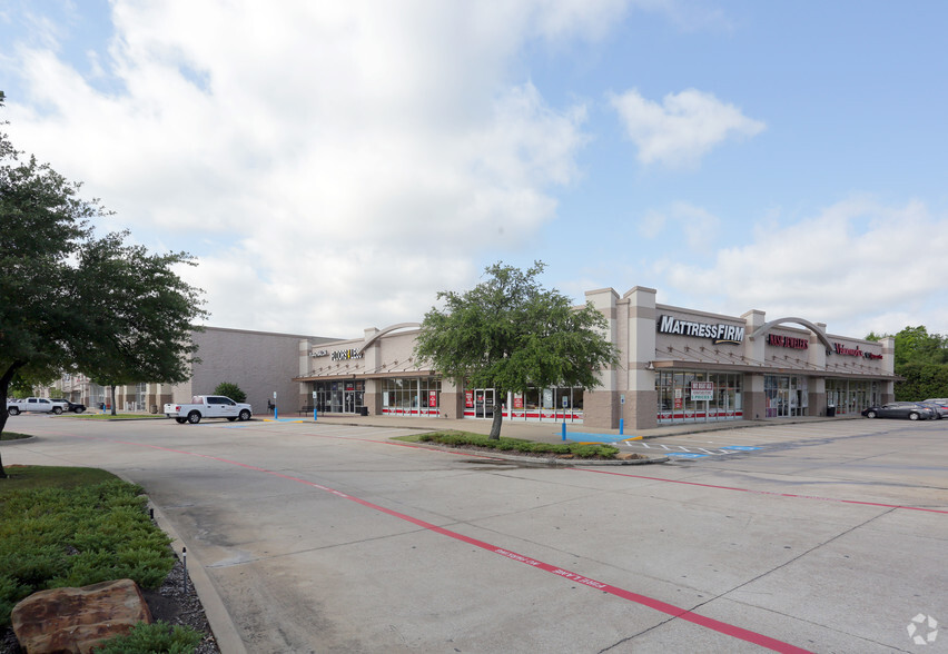 2663-2885 Market Center Dr, Rockwall, TX for rent - Building Photo - Image 1 of 6