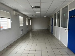 14 Avenue Maréchal Juin, Saint-Laurent-de-Mure to rent Interior Photo- Image 2 of 9