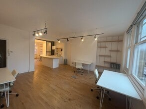 22 New Broa, London to rent Interior Photo- Image 1 of 2