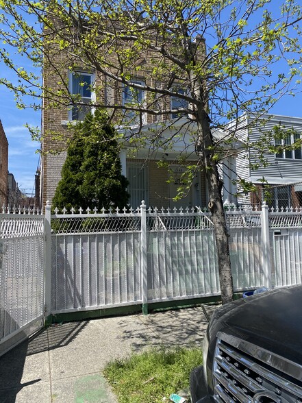 540 Sheffield Ave, Brooklyn, NY for sale - Primary Photo - Image 1 of 1