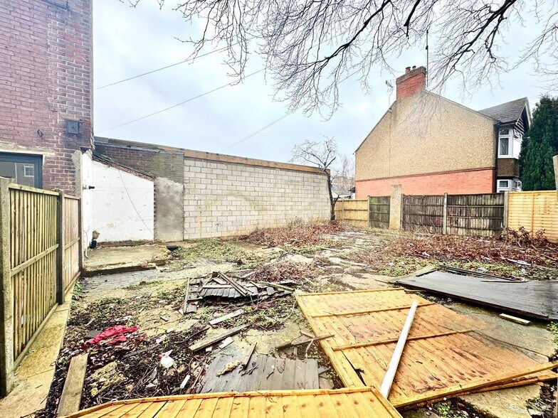 139 High Street North, Dunstable for sale - Building Photo - Image 2 of 3