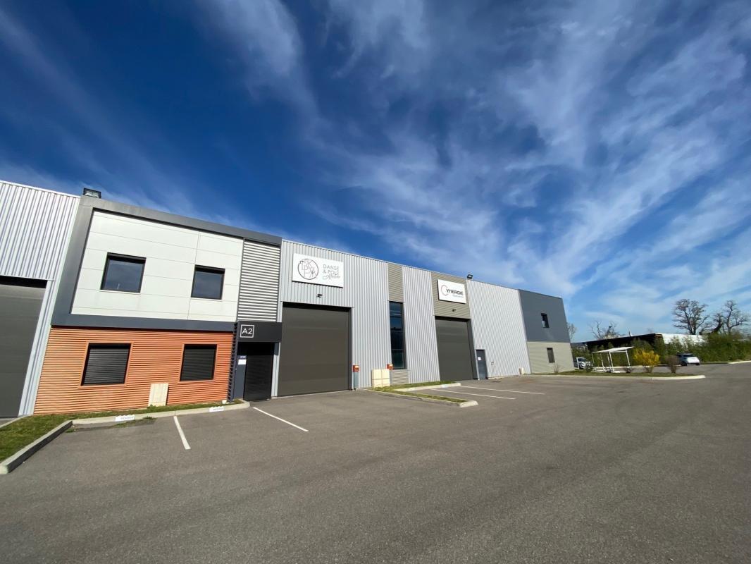 Light Industrial in Saint-Priest to rent Building Photo- Image 1 of 6