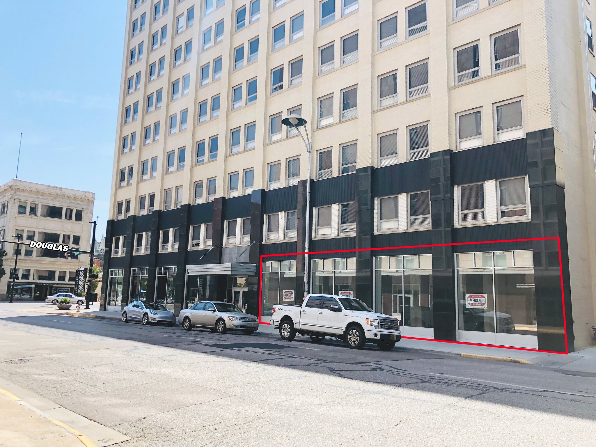 115-132 E Douglas St, Wichita, KS for sale Building Photo- Image 1 of 1