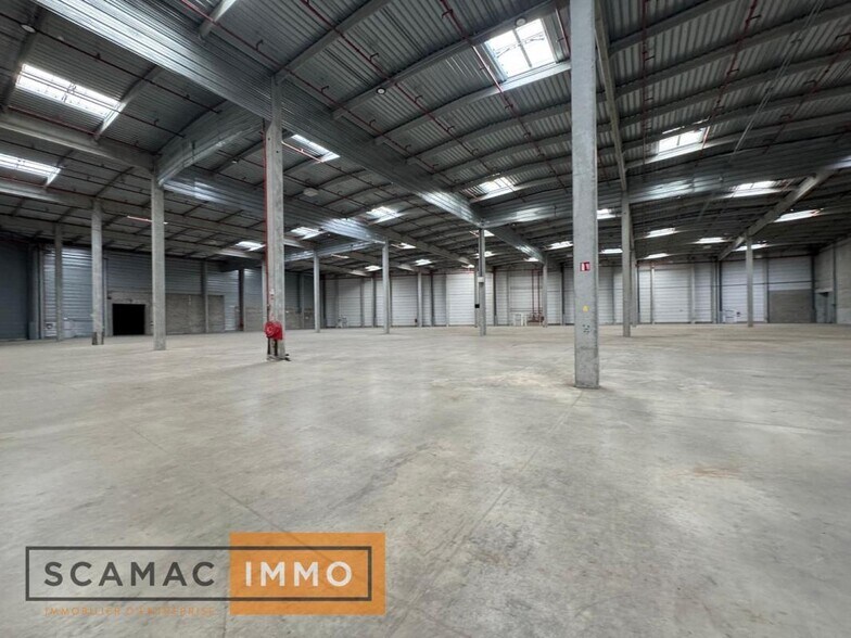 Industrial in Combs-la-Ville to rent - Building Photo - Image 2 of 14