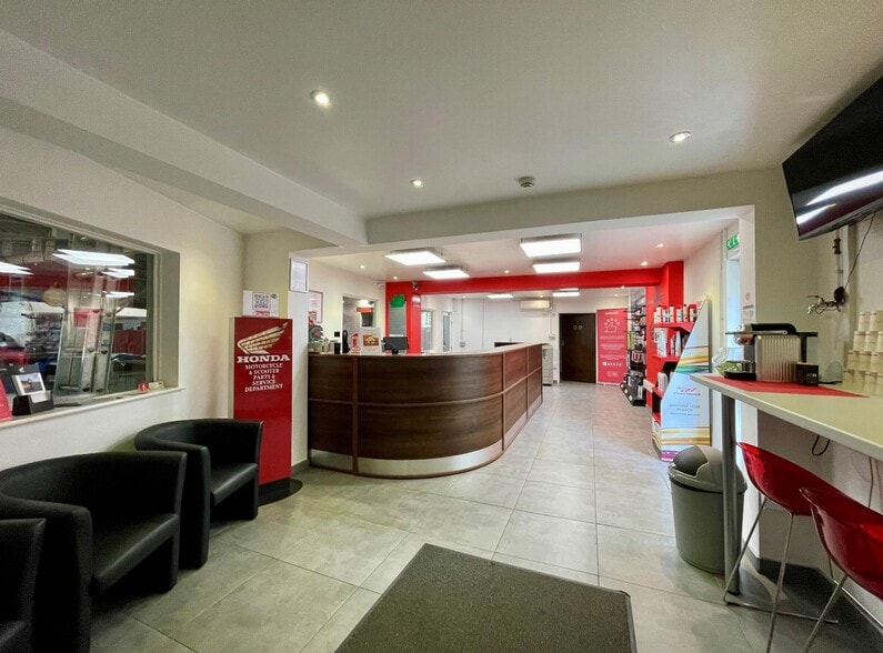 22 Belle Vue Pl, Southend On Sea for sale - Interior Photo - Image 3 of 7