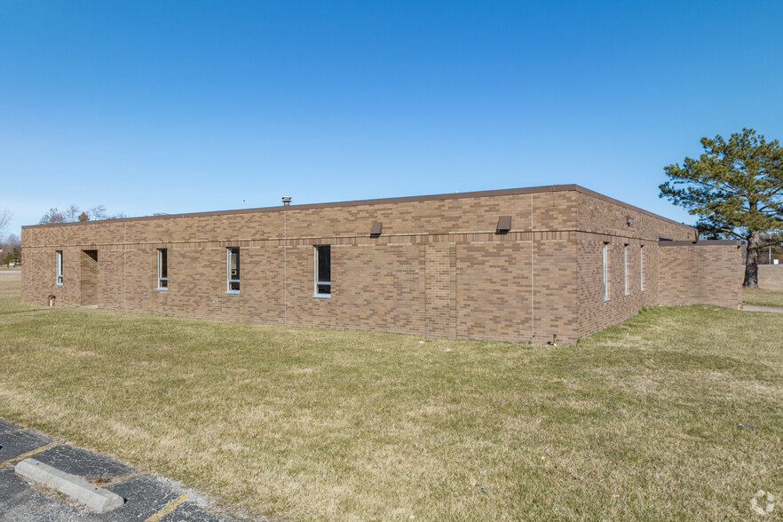 355 Griswold Rd, Elyria, OH for rent - Building Photo - Image 2 of 5