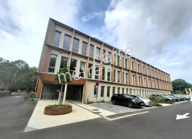 Vente Bureaux 6 300 m²