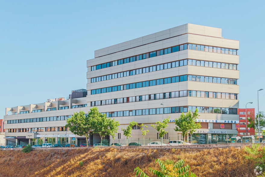 Avenida del Llano Castellano, 13, Madrid, Madrid to rent - Primary Photo - Image 1 of 4