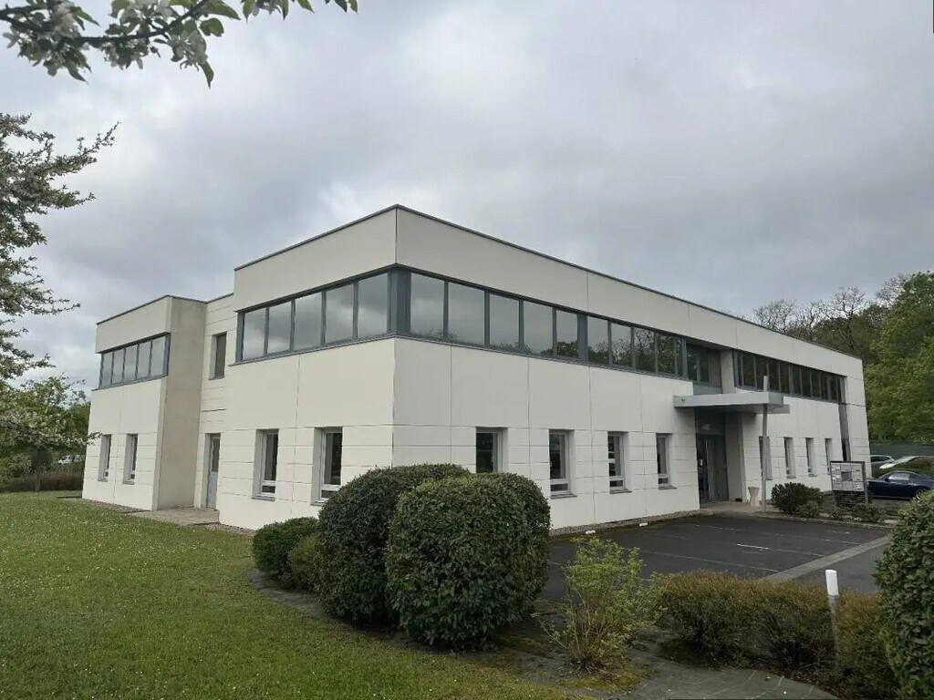 Location Bureaux 251 m² - Photo 1