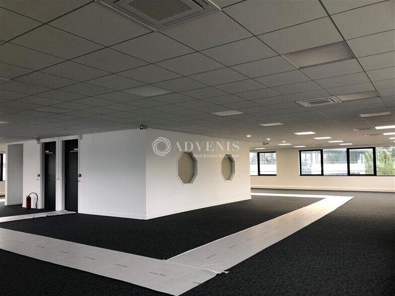 1 Route Nationale 10, Trappes to rent - Interior Photo - Image 3 of 6