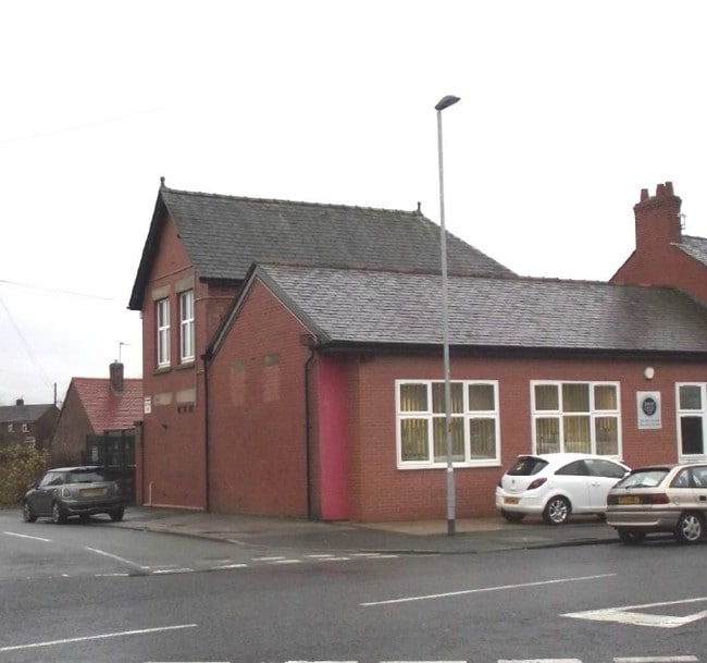 More details for 235-243 Burnley Ln, Oldham - Office for Sale