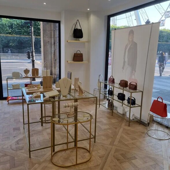 Retail in Paris to rent - Interior Photo - Image 2 of 4