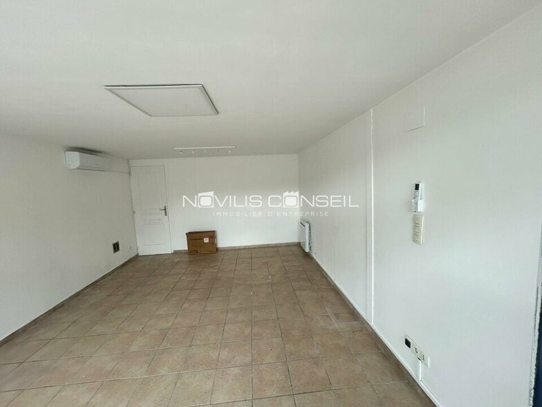 Retail in Gagnac-sur-Garonne to rent - Interior Photo - Image 3 of 3