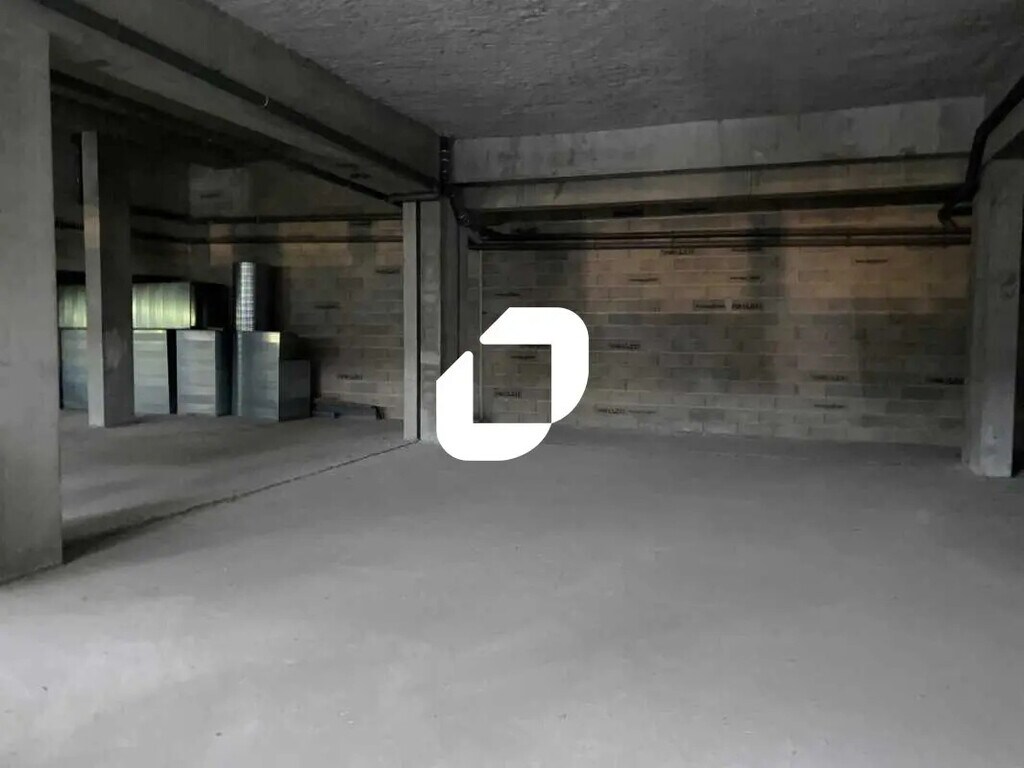 Location Commerce 222 m² à 476 m² - Photo 1
