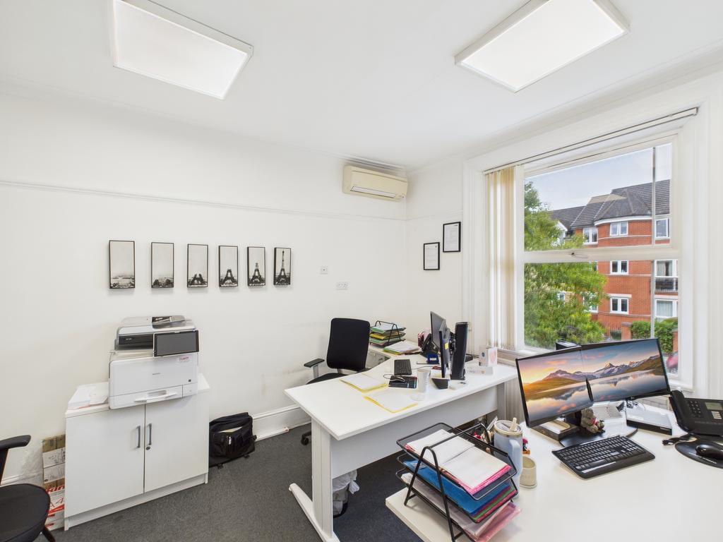 42 Lytton Rd, Barnet to rent Interior Photo- Image 1 of 11