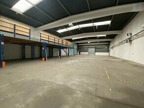 Light Industrial in SAINT-OUEN-L'AUMONE to rent Building Photo- Image 1 of 3