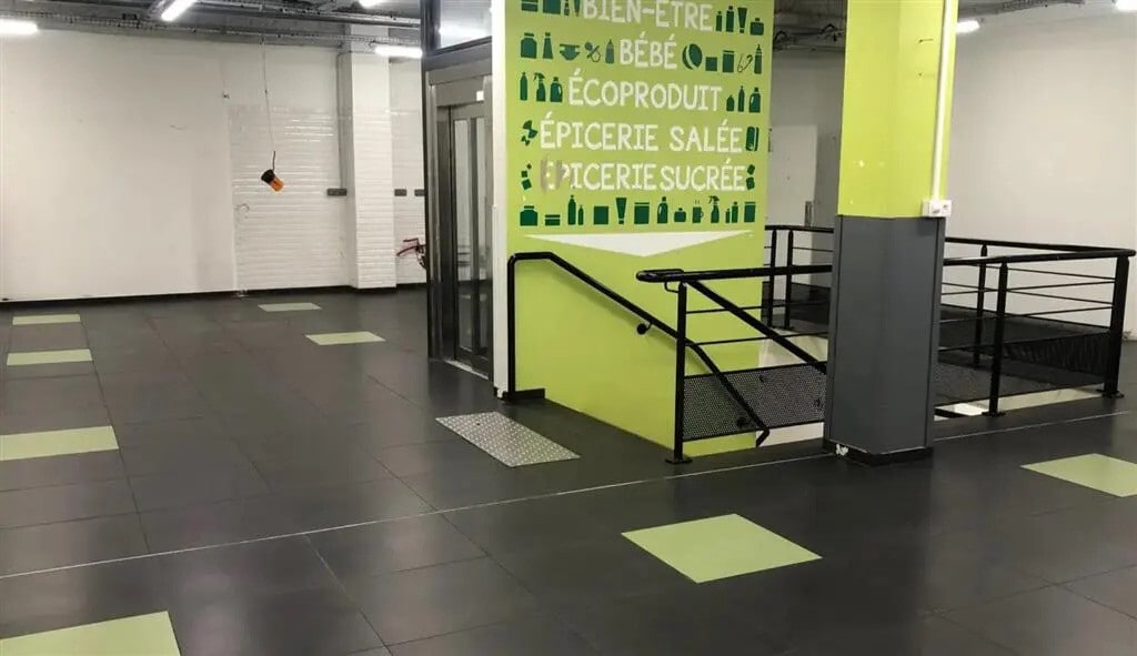 Location Commerce 327 m² - Photo 1