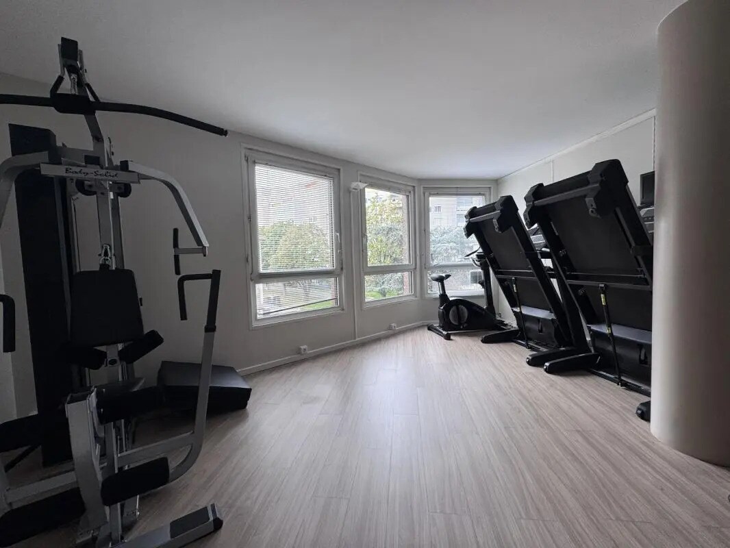 Office in Montreuil for sale Interior Photo- Image 1 of 17