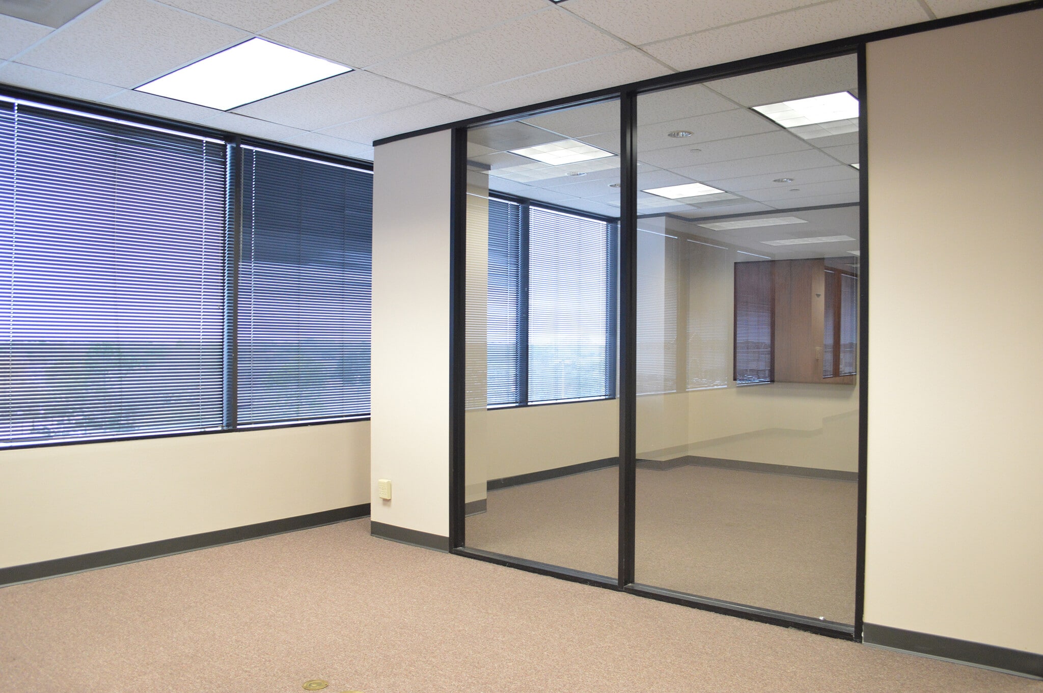 2550 Gray Falls Dr, Houston, TX to rent Interior Photo- Image 1 of 3