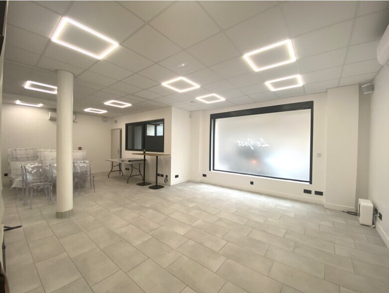 Office in Paris for sale - Building Photo - Image 1 of 10