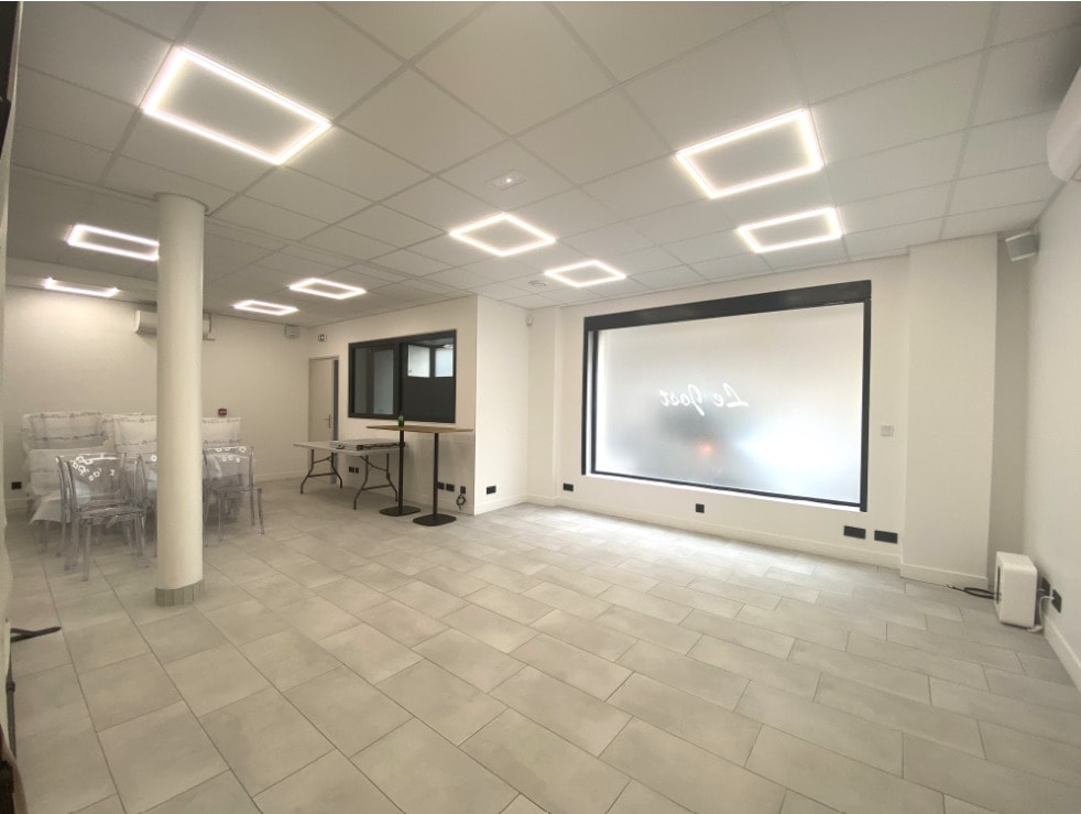 Office in Paris for sale Building Photo- Image 1 of 11