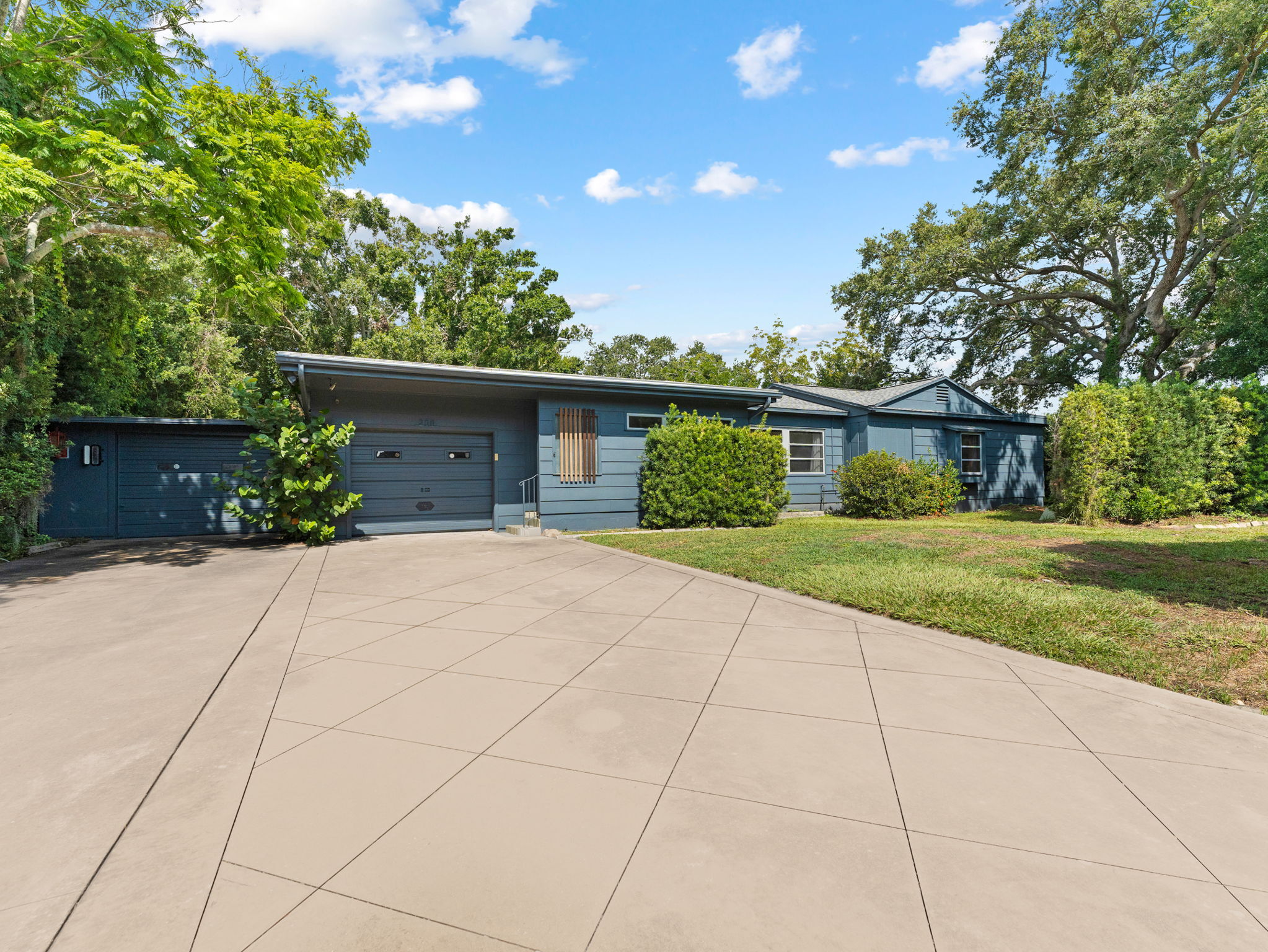 200 66th St N, Saint Petersburg, FL for sale Building Photo- Image 1 of 58