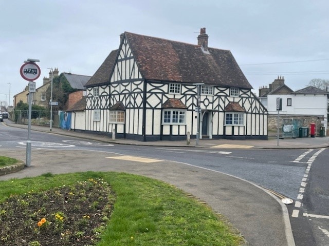 The Red Lion, 1 London Rd, Biggleswade for sale - Building Photo - Image 1 of 6