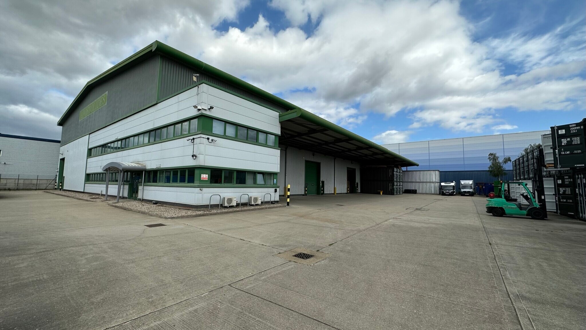 71 Chequers Ln, Dagenham for sale Primary Photo- Image 1 of 1